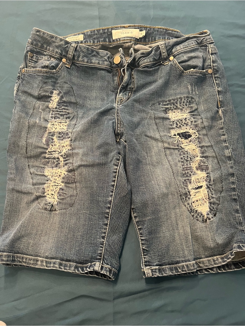 torrid Boyfriend Denim Shorts in Medium Blue